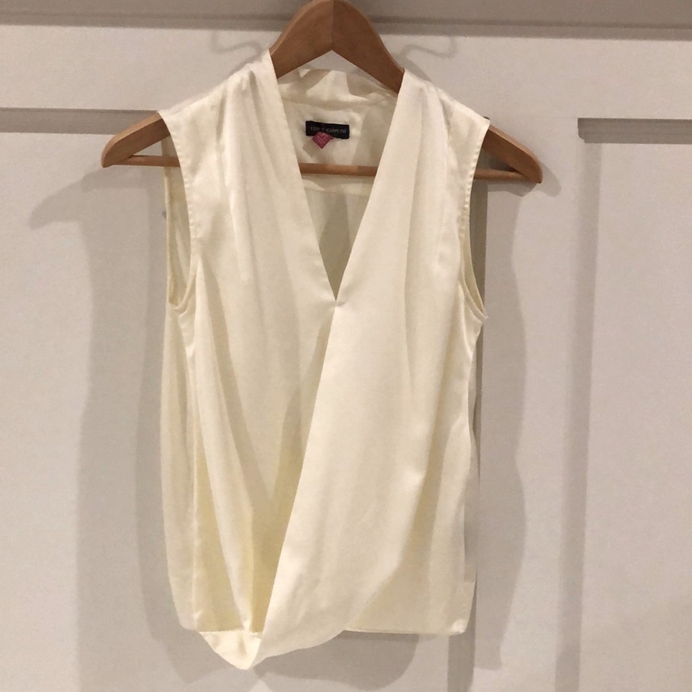 Beautiful cream Vince Camuto shell.